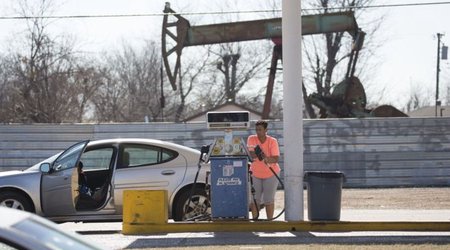 Oil price drops to three-month low on oversupply fears