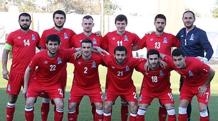 Robert Prosineçki yığmaya 3 yeni futbolçu çağırıb