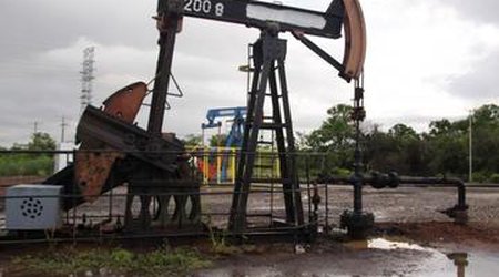 Oil prices fall as market focus returns to global supply overhang