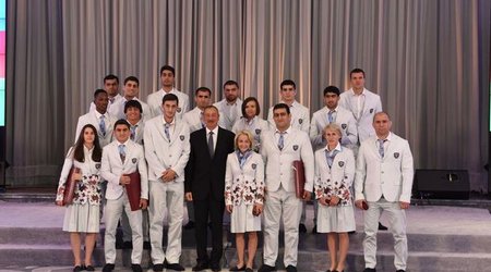 İlham Əliyev olimpiyaçılarla görüşüb