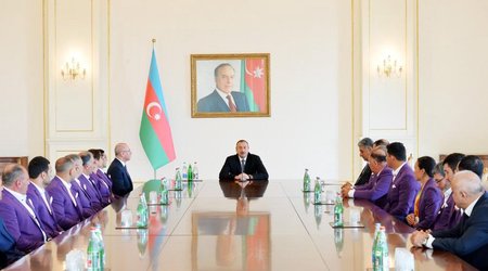 İlham Əliyev paralimpiyaçılarla görüşdü