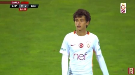 14 yaşlı futbolçu "Qalatasaray" klubunun tarixinə düşdü - VİDEO