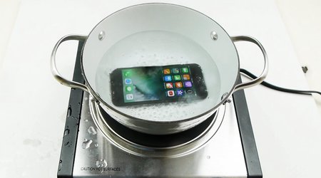 “iPhone 7”ni qaynatdı və... - VİDEO