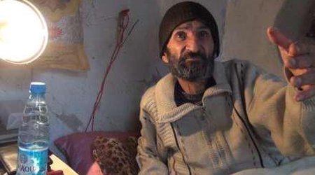 Köhnə daxmada yalnız yaşayan xəstə qoca: ''Günlərlə kifli çörəkləri yeyirəm'' - VİDEO