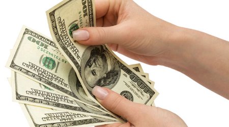 Банки ограничили продажу валюты
