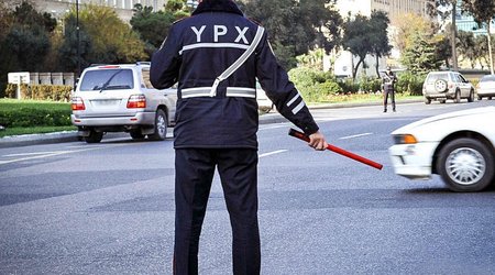 Bakıda yol polisinin qayda pozuntusu kameraya düşdü - VİDEO