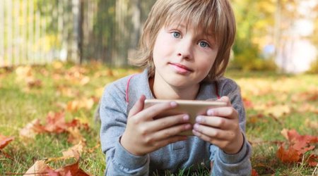 Stop junk food ads on kids' apps - WHO