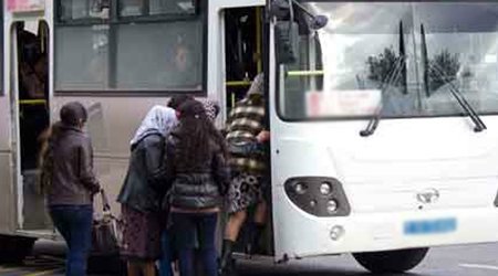 Avtobusda biabırçılıq: Sürücü qadını söydü - VİDEO
