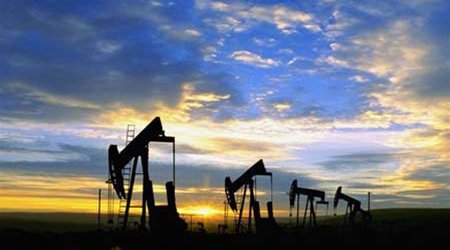 Saudi energy minister urges to agree on oil output freeze at OPEC Nov.30 meeting