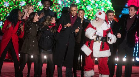 Barak Obama “Jingle Bells” mahnısını oxudu – VİDEO