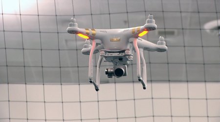 Tək əllə idarə edilən dron hazırlanıb - VİDEO