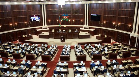 Началось заседание Милли Меджлиса