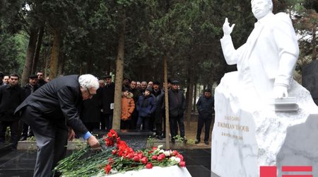 Zəlimxan Yaqubun məzarüstü abidəsinin açılışı olub - FOTOLAR