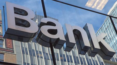Банки возобновляют продажу валюты