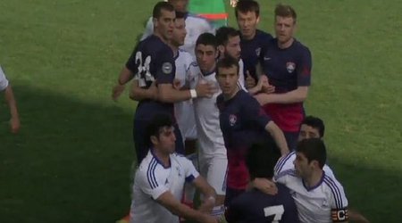 Футболисты устроили массовую драку 