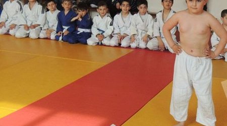 «Маленький пехлеван» из Азербайджана