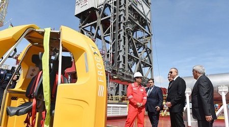Ильхам Алиев на открытии буровой установки