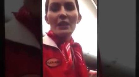 Bakıya uçan təyyarədə erməni yeməyi verildi 