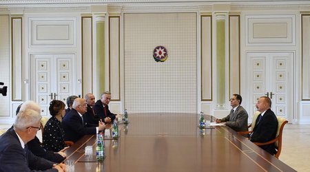 Ильхам Алиев принял бывших глав государств и правительств