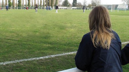 Oyun zamanı futbolçu infarkt keçirib