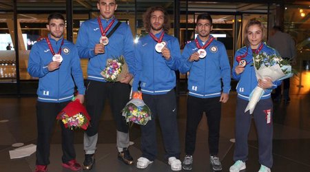 Триумфаторы чемпионата мира по дзюдо вернулись в Баку