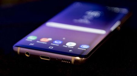 Məşhur futbolçu "Samsung"u məhkəməyə verəcək