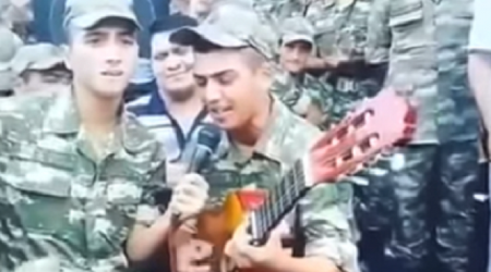 Azərbaycan əsgərinin gitara ilə möhtəşəm ifası – VİDEO