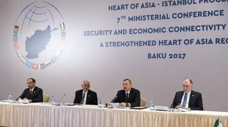 Ильхам Алиев на международной конференции в Баку