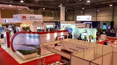 Ильхам Алиев на выставке Bakutel-2017 – ФОТО