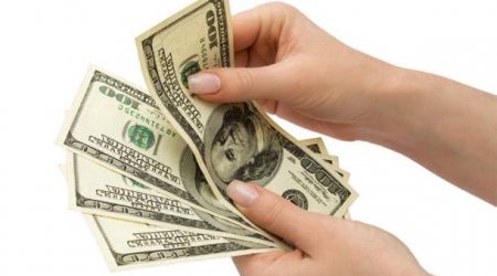 Bakıda bütün banklar dollar alışını dayandırdı
