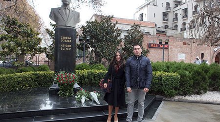 Лейла Алиева посетила памятник Гейдару Алиеву в Тбилиси – ФОТО