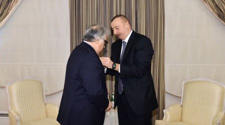 Президент Азербайджана вручил Фархаду Бадалбейли орден «Истиглал»