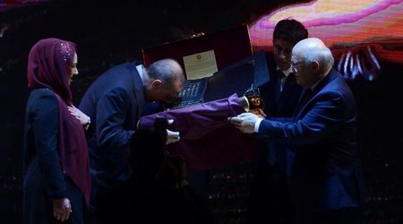 Azərbaycanlı tələbədən Ərdoğana hədiyyə