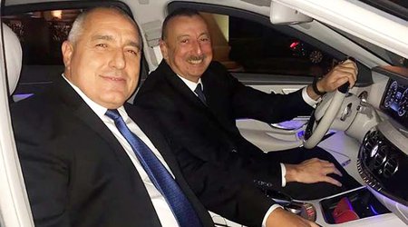 Baş nazir Ilham Əliyevlə görüşündən maraqlı foto paylaşdı