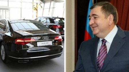 Fazil Məmmədov 4 bahalı maşını nazirliyə bağışladı