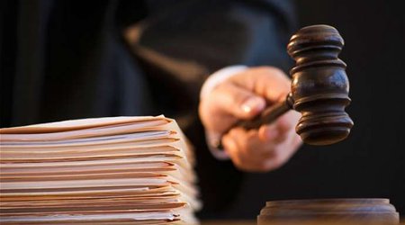 Azərbaycanda vəkil məhkəmə prosesində keçindi