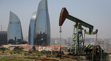 Цена азербайджанской нефти превысила 71 доллар