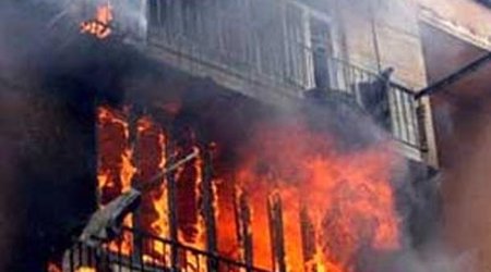 Bakıda beşmərtəbli bina yanır
