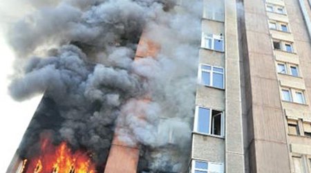 Bakıda yaşayış binasında yanğın 