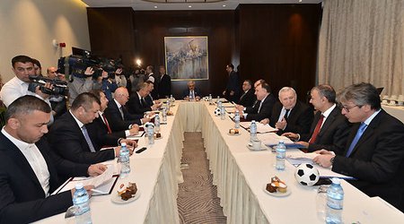 Futbol veteranlarına təqaüd ayrıldı