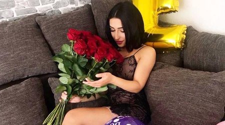 Vücudu ilə kişiləri "dəli" edən azərbaycanlı blogger - FOTOLAR