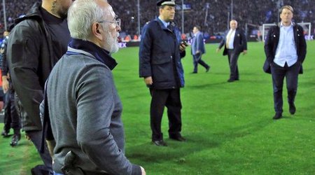 Sabiq deputat meydana silahla girdi – VİDEO