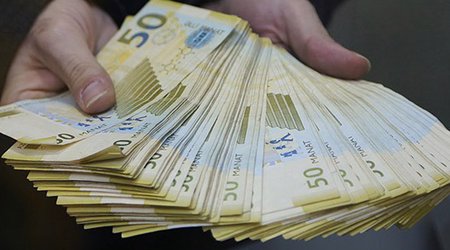 Müəllim və həkimlərin maaşı artacaq?