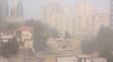 Bakını toz-duman bürüyüb