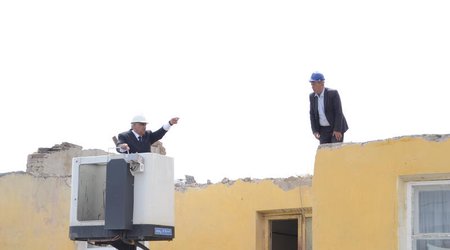 İcra başçısı bənnalıq edir 