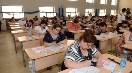 Orta məktəb müəlliminin maaşı iki dəfə artırıldı