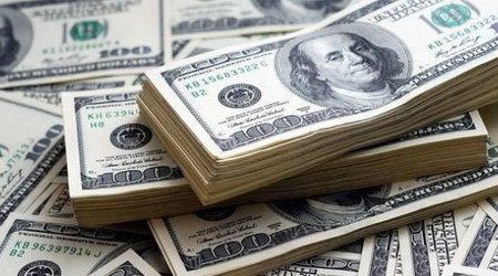 Bakının dollar bazarında canlanma: kimlər və nədən yaradıb?
