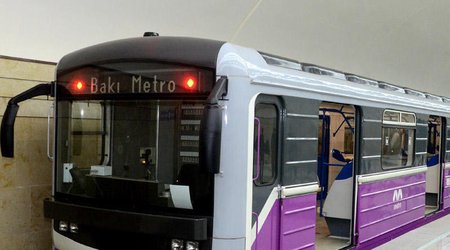 Bakı metrosu yenə qarışdı - Vaqonlar boşaldıldı
