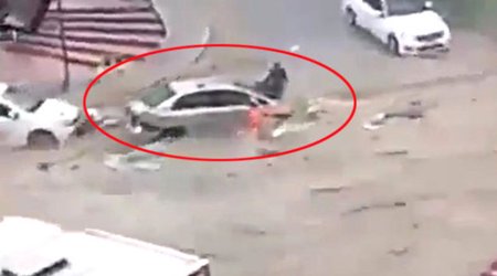 Ankaranın mərkəzində 500 ildən sonra DƏHŞƏTLİ SEL: maşınlar, insanlar... - QORXUNC VİDEO