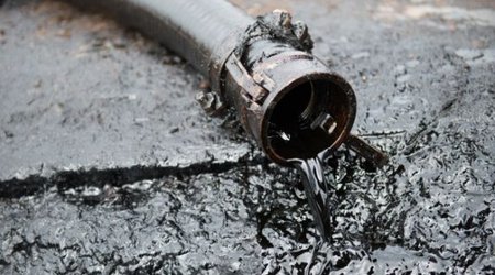Нефть подешевела